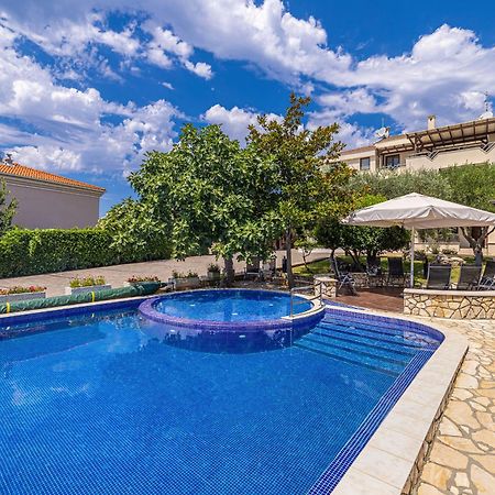 Villa Haya With Heated Pool Linardići Extérieur photo