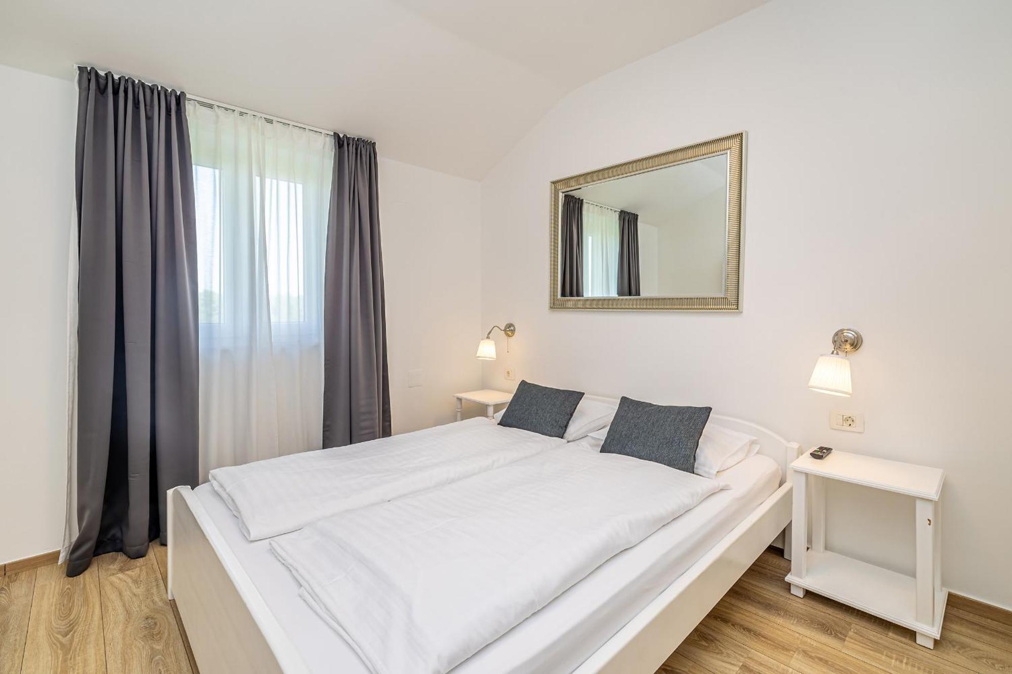 Villa Haya With Heated Pool Linardići Extérieur photo