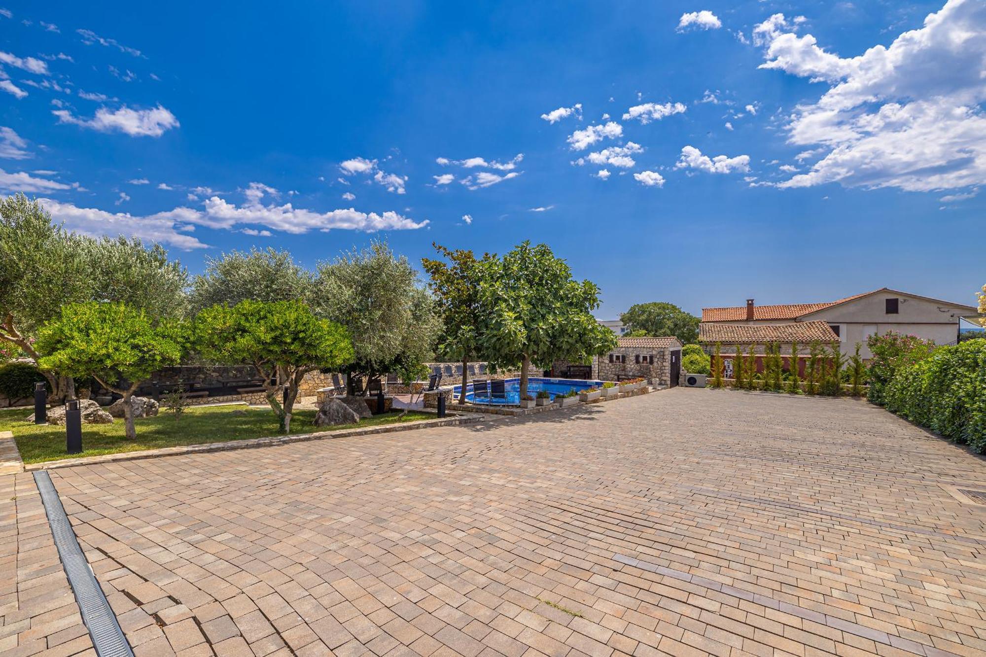 Villa Haya With Heated Pool Linardići Extérieur photo