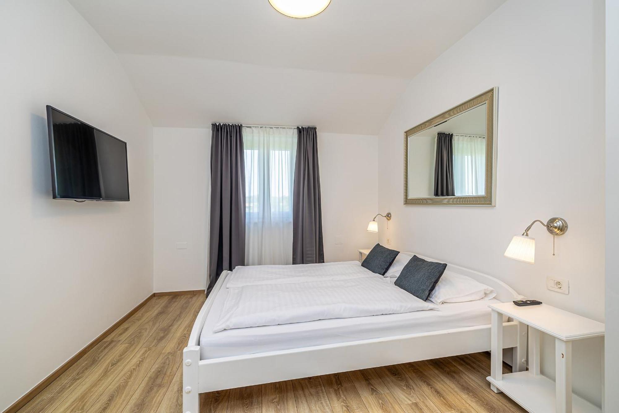 Villa Haya With Heated Pool Linardići Extérieur photo